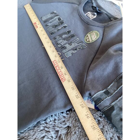 NWT Colosseum Women's Notre Dame Fighting Irish Crewneck Sweatshirt Gray Large - Picture 10 of 11